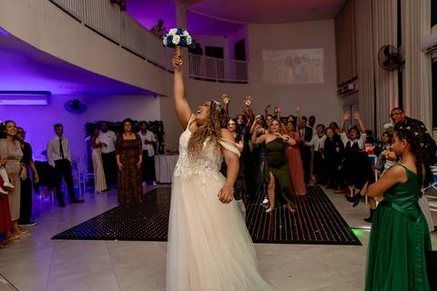 As melhores ideias e inspirações criativas de fotos de casamento registradas por fotógrafos profissionais de eventos da empresa Criativus Foto e Vídeo no Buffet Uriel'