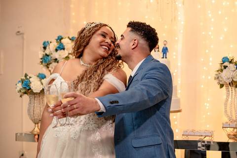 As melhores ideias e inspirações criativas de fotos de casamento registradas por fotógrafos profissionais de eventos da empresa Criativus Foto e Vídeo no Buffet Uriel'