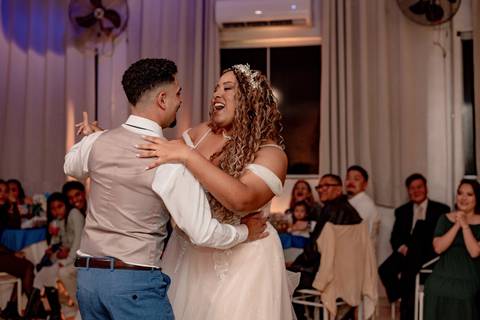 As melhores ideias e inspirações criativas de fotos de casamento registradas por fotógrafos profissionais de eventos da empresa Criativus Foto e Vídeo no Buffet Uriel'