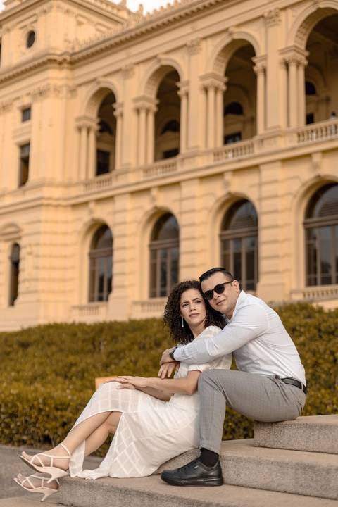 As melhores ideias e inspirações criativas de fotos de ensaio pré casamento registradas por fotógrafos profissionais de eventos da empresa Criativus Foto e Vídeo no Museu do Ipiranga'