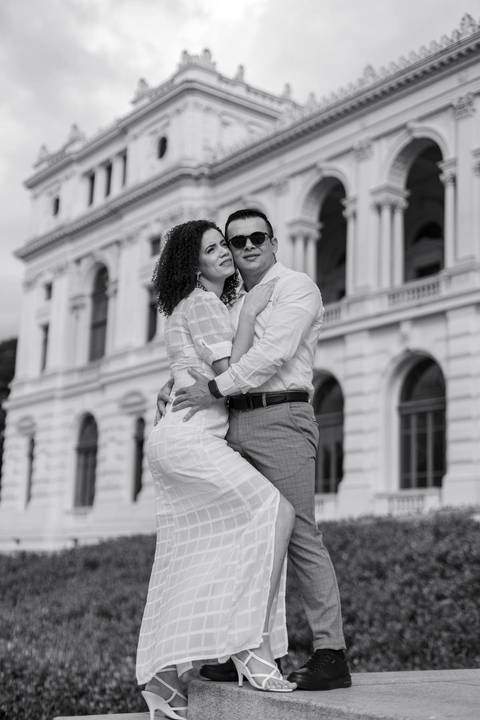 As melhores ideias e inspirações criativas de fotos de ensaio pré casamento registradas por fotógrafos profissionais de eventos da empresa Criativus Foto e Vídeo no Museu do Ipiranga'