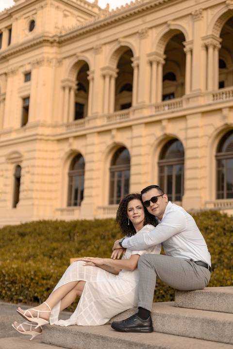 As melhores ideias e inspirações criativas de fotos de ensaio pré casamento registradas por fotógrafos profissionais de eventos da empresa Criativus Foto e Vídeo no Museu do Ipiranga'
