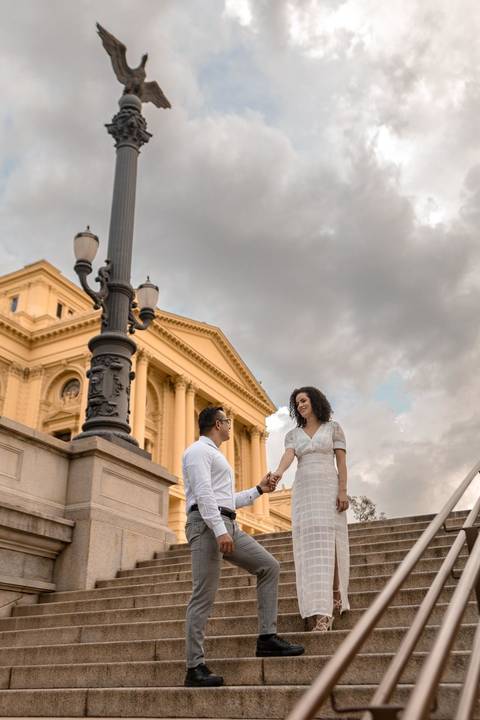 As melhores ideias e inspirações criativas de fotos de ensaio pré casamento registradas por fotógrafos profissionais de eventos da empresa Criativus Foto e Vídeo no Museu do Ipiranga'