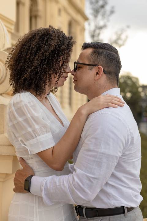 As melhores ideias e inspirações criativas de fotos de ensaio pré casamento registradas por fotógrafos profissionais de eventos da empresa Criativus Foto e Vídeo no Museu do Ipiranga'