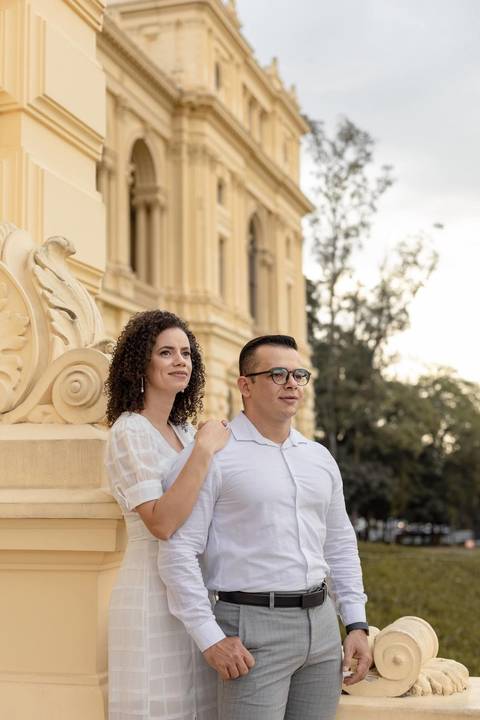 As melhores ideias e inspirações criativas de fotos de ensaio pré casamento registradas por fotógrafos profissionais de eventos da empresa Criativus Foto e Vídeo no Museu do Ipiranga'