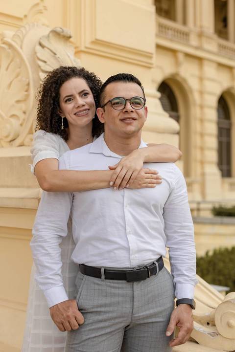 As melhores ideias e inspirações criativas de fotos de ensaio pré casamento registradas por fotógrafos profissionais de eventos da empresa Criativus Foto e Vídeo no Museu do Ipiranga'