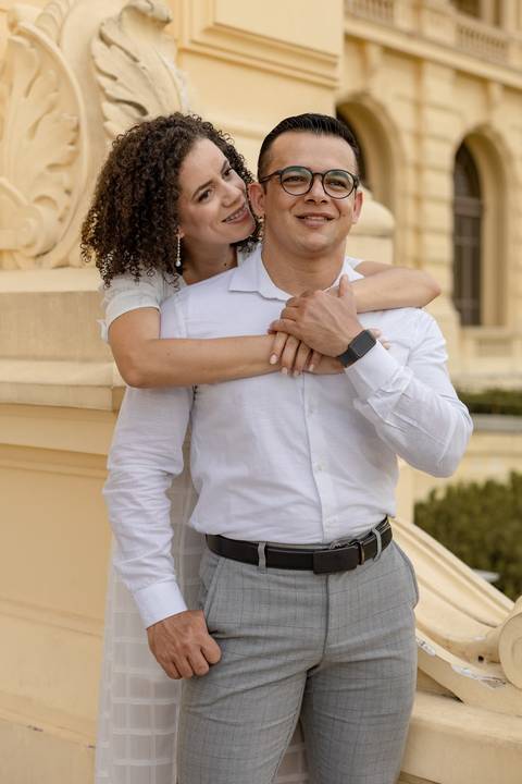 As melhores ideias e inspirações criativas de fotos de ensaio pré casamento registradas por fotógrafos profissionais de eventos da empresa Criativus Foto e Vídeo no Museu do Ipiranga'