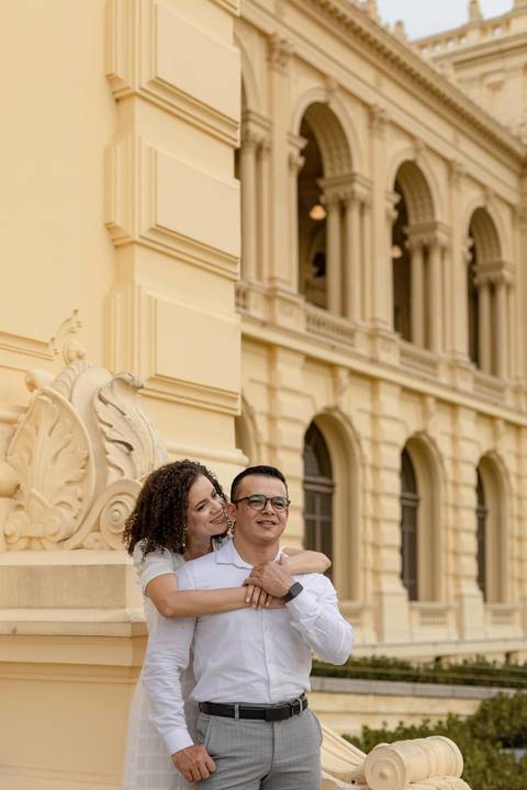 As melhores ideias e inspirações criativas de fotos de ensaio pré casamento registradas por fotógrafos profissionais de eventos da empresa Criativus Foto e Vídeo no Museu do Ipiranga'