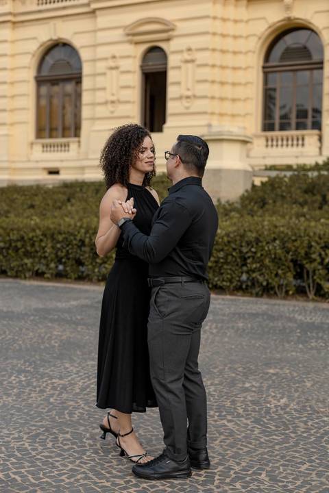As melhores ideias e inspirações criativas de fotos de ensaio pré casamento registradas por fotógrafos profissionais de eventos da empresa Criativus Foto e Vídeo no Museu do Ipiranga'