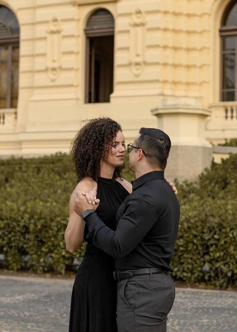 As melhores ideias e inspirações criativas de fotos de ensaio pré casamento registradas por fotógrafos profissionais de eventos da empresa Criativus Foto e Vídeo no Museu do Ipiranga'