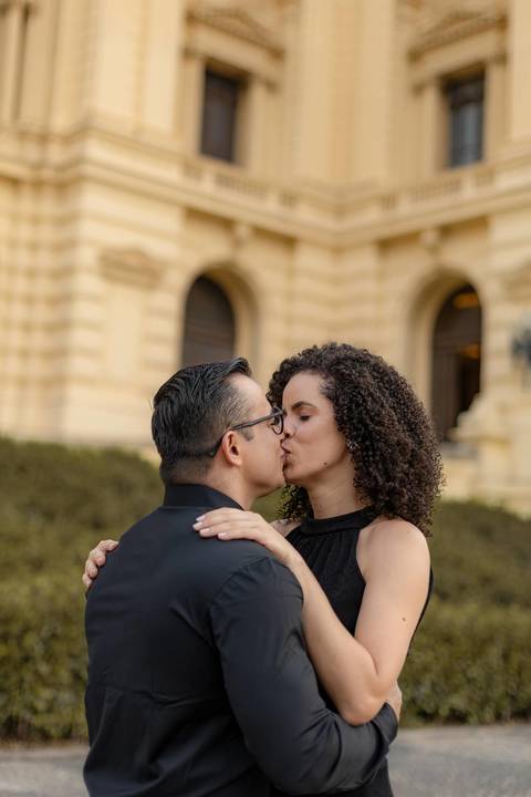 As melhores ideias e inspirações criativas de fotos de ensaio pré casamento registradas por fotógrafos profissionais de eventos da empresa Criativus Foto e Vídeo no Museu do Ipiranga'