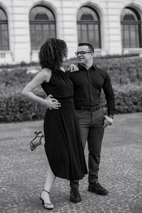 As melhores ideias e inspirações criativas de fotos de ensaio pré casamento registradas por fotógrafos profissionais de eventos da empresa Criativus Foto e Vídeo no Museu do Ipiranga'