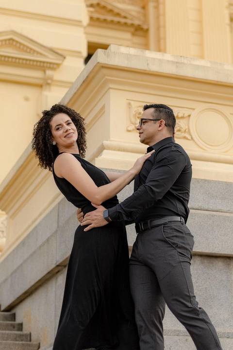 As melhores ideias e inspirações criativas de fotos de ensaio pré casamento registradas por fotógrafos profissionais de eventos da empresa Criativus Foto e Vídeo no Museu do Ipiranga'