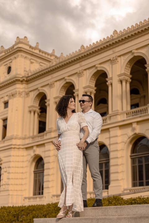 As melhores ideias e inspirações criativas de fotos de ensaio pré casamento registradas por fotógrafos profissionais de eventos da empresa Criativus Foto e Vídeo no Museu do Ipiranga'