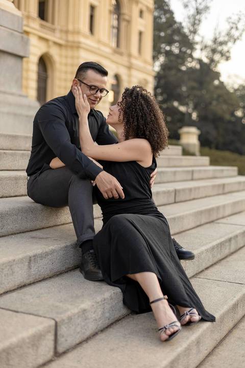 As melhores ideias e inspirações criativas de fotos de ensaio pré casamento registradas por fotógrafos profissionais de eventos da empresa Criativus Foto e Vídeo no Museu do Ipiranga'