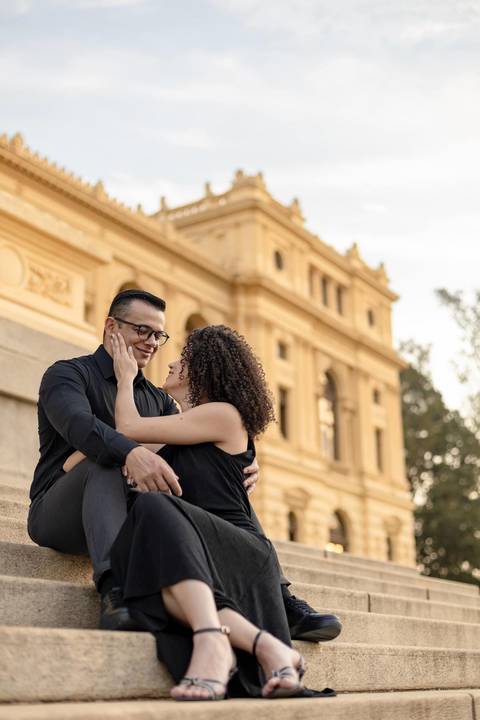 As melhores ideias e inspirações criativas de fotos de ensaio pré casamento registradas por fotógrafos profissionais de eventos da empresa Criativus Foto e Vídeo no Museu do Ipiranga'