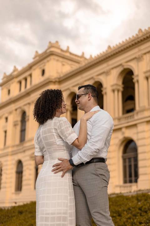 As melhores ideias e inspirações criativas de fotos de ensaio pré casamento registradas por fotógrafos profissionais de eventos da empresa Criativus Foto e Vídeo no Museu do Ipiranga'