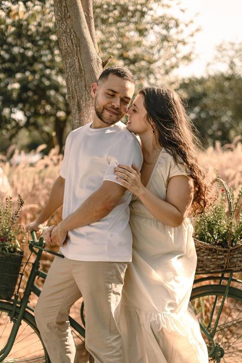 As melhores ideias e inspirações criativas de fotos de ensaio pré casamento registradas por fotógrafos profissionais de eventos da empresa Criativus Foto e Vídeo na cidade de Holambra  '