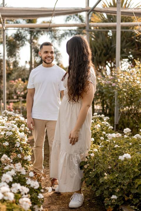 As melhores ideias e inspirações criativas de fotos de ensaio pré casamento registradas por fotógrafos profissionais de eventos da empresa Criativus Foto e Vídeo na cidade de Holambra  '