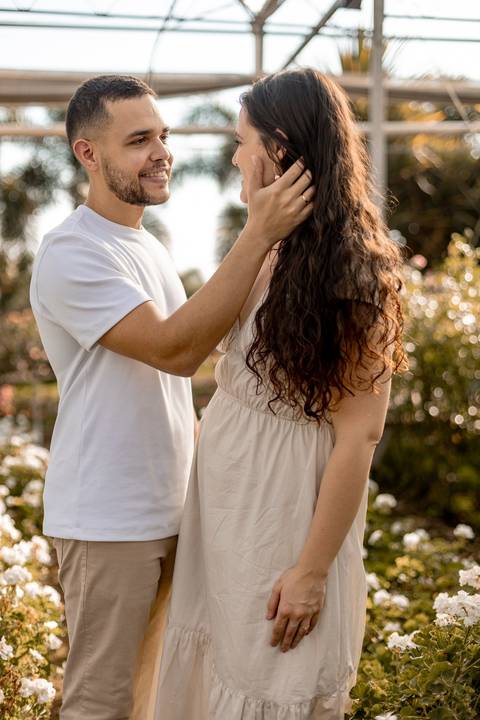 As melhores ideias e inspirações criativas de fotos de ensaio pré casamento registradas por fotógrafos profissionais de eventos da empresa Criativus Foto e Vídeo na cidade de Holambra  '