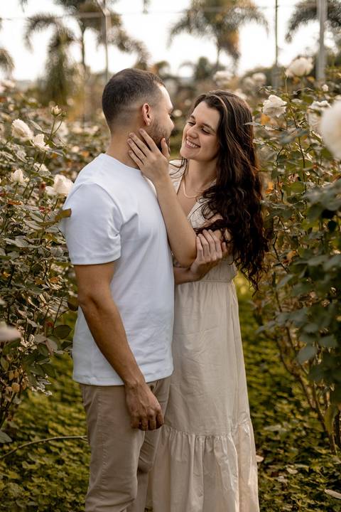 As melhores ideias e inspirações criativas de fotos de ensaio pré casamento registradas por fotógrafos profissionais de eventos da empresa Criativus Foto e Vídeo na cidade de Holambra  '