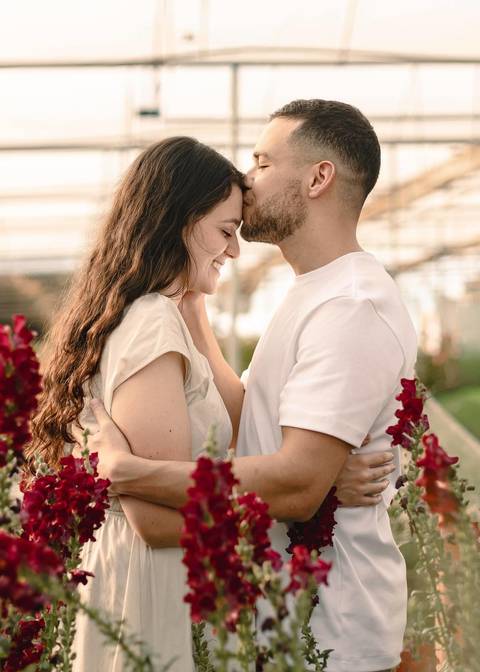 As melhores ideias e inspirações criativas de fotos de ensaio pré casamento registradas por fotógrafos profissionais de eventos da empresa Criativus Foto e Vídeo na cidade de Holambra  '