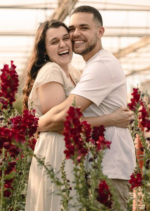 As melhores ideias e inspirações criativas de fotos de ensaio pré casamento registradas por fotógrafos profissionais de eventos da empresa Criativus Foto e Vídeo na cidade de Holambra  '