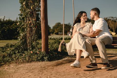 As melhores ideias e inspirações criativas de fotos de ensaio pré casamento registradas por fotógrafos profissionais de eventos da empresa Criativus Foto e Vídeo na cidade de Holambra  '