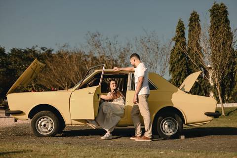 As melhores ideias e inspirações criativas de fotos de ensaio pré casamento registradas por fotógrafos profissionais de eventos da empresa Criativus Foto e Vídeo na cidade de Holambra  '
