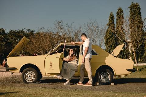 As melhores ideias e inspirações criativas de fotos de ensaio pré casamento registradas por fotógrafos profissionais de eventos da empresa Criativus Foto e Vídeo na cidade de Holambra  '