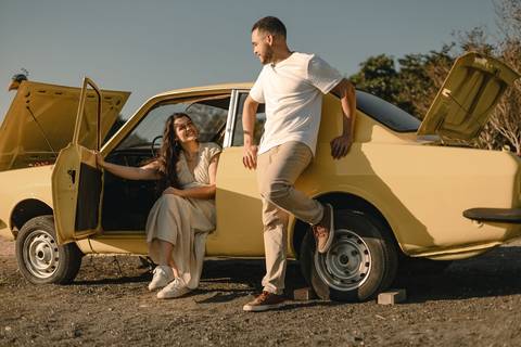 As melhores ideias e inspirações criativas de fotos de ensaio pré casamento registradas por fotógrafos profissionais de eventos da empresa Criativus Foto e Vídeo na cidade de Holambra  '