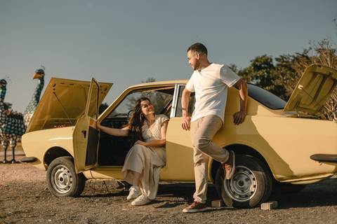 As melhores ideias e inspirações criativas de fotos de ensaio pré casamento registradas por fotógrafos profissionais de eventos da empresa Criativus Foto e Vídeo na cidade de Holambra  '