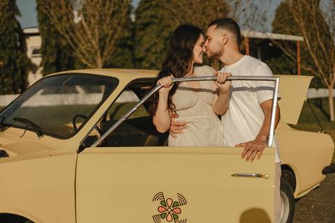 As melhores ideias e inspirações criativas de fotos de ensaio pré casamento registradas por fotógrafos profissionais de eventos da empresa Criativus Foto e Vídeo na cidade de Holambra  '