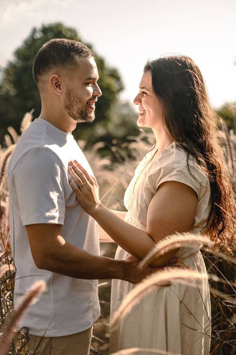 As melhores ideias e inspirações criativas de fotos de ensaio pré casamento registradas por fotógrafos profissionais de eventos da empresa Criativus Foto e Vídeo na cidade de Holambra  '