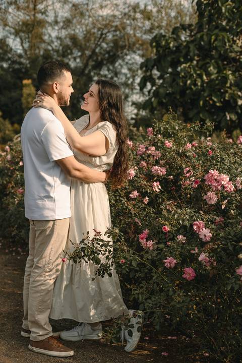 As melhores ideias e inspirações criativas de fotos de ensaio pré casamento registradas por fotógrafos profissionais de eventos da empresa Criativus Foto e Vídeo na cidade de Holambra  '