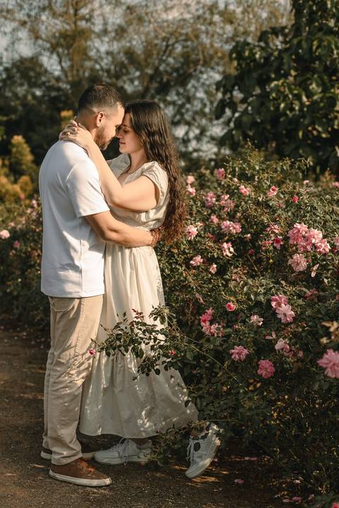 As melhores ideias e inspirações criativas de fotos de ensaio pré casamento registradas por fotógrafos profissionais de eventos da empresa Criativus Foto e Vídeo na cidade de Holambra  '