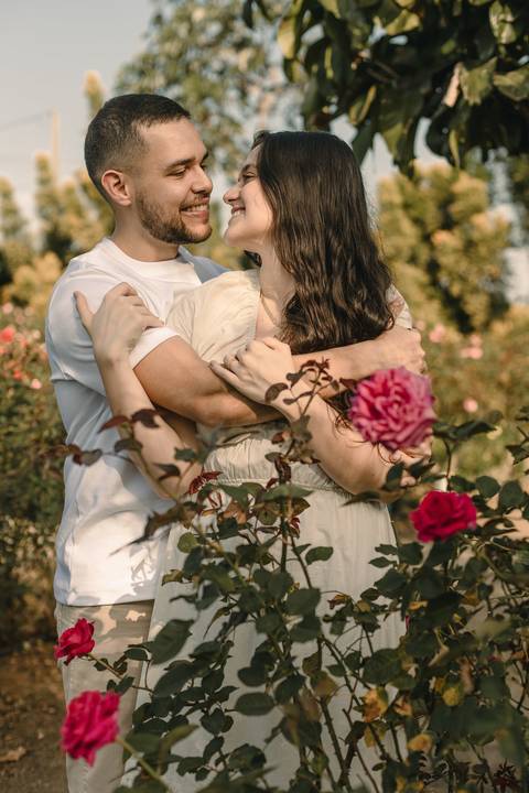 As melhores ideias e inspirações criativas de fotos de ensaio pré casamento registradas por fotógrafos profissionais de eventos da empresa Criativus Foto e Vídeo na cidade de Holambra  '