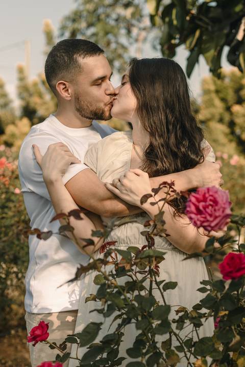 As melhores ideias e inspirações criativas de fotos de ensaio pré casamento registradas por fotógrafos profissionais de eventos da empresa Criativus Foto e Vídeo na cidade de Holambra  '