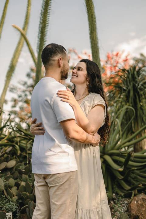 As melhores ideias e inspirações criativas de fotos de ensaio pré casamento registradas por fotógrafos profissionais de eventos da empresa Criativus Foto e Vídeo na cidade de Holambra  '