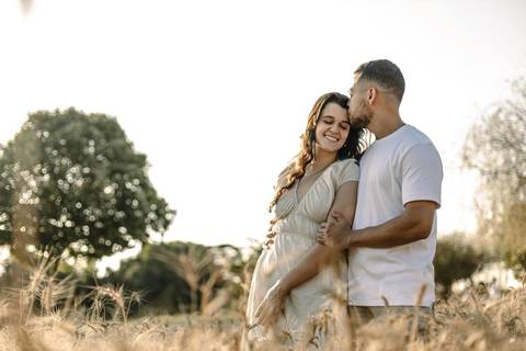 As melhores ideias e inspirações criativas de fotos de ensaio pré casamento registradas por fotógrafos profissionais de eventos da empresa Criativus Foto e Vídeo na cidade de Holambra  '