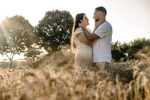 As melhores ideias e inspirações criativas de fotos de ensaio pré casamento registradas por fotógrafos profissionais de eventos da empresa Criativus Foto e Vídeo na cidade de Holambra  '