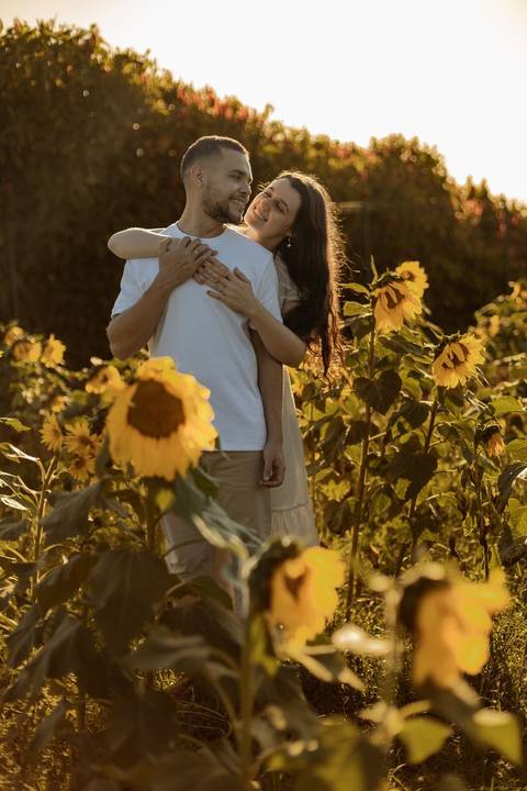 As melhores ideias e inspirações criativas de fotos de ensaio pré casamento registradas por fotógrafos profissionais de eventos da empresa Criativus Foto e Vídeo na cidade de Holambra  '