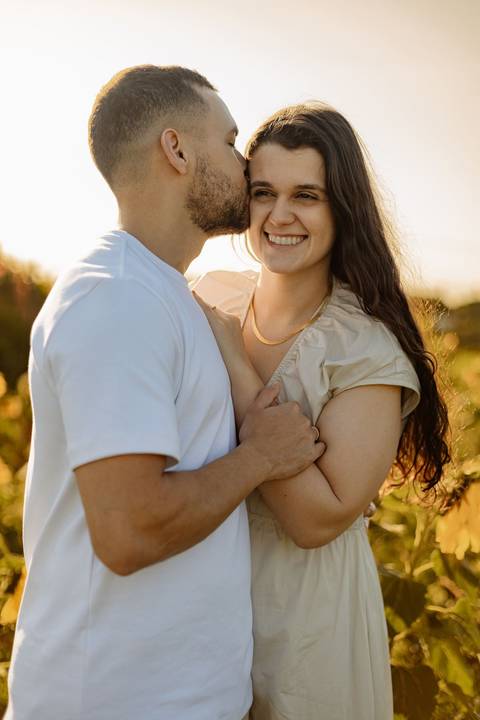 As melhores ideias e inspirações criativas de fotos de ensaio pré casamento registradas por fotógrafos profissionais de eventos da empresa Criativus Foto e Vídeo na cidade de Holambra  '