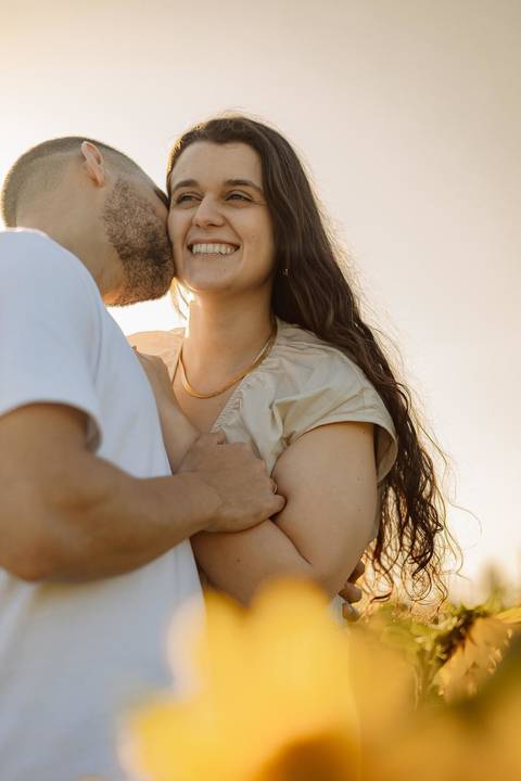 As melhores ideias e inspirações criativas de fotos de ensaio pré casamento registradas por fotógrafos profissionais de eventos da empresa Criativus Foto e Vídeo na cidade de Holambra  '