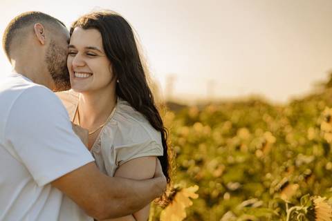 As melhores ideias e inspirações criativas de fotos de ensaio pré casamento registradas por fotógrafos profissionais de eventos da empresa Criativus Foto e Vídeo na cidade de Holambra  '