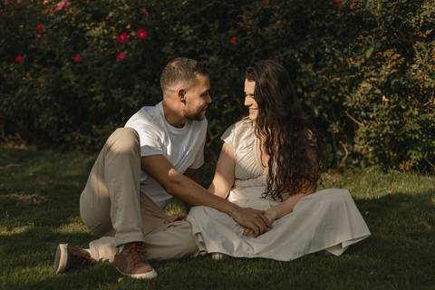 As melhores ideias e inspirações criativas de fotos de ensaio pré casamento registradas por fotógrafos profissionais de eventos da empresa Criativus Foto e Vídeo na cidade de Holambra  '