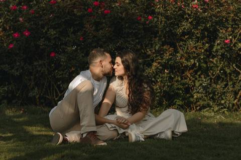 As melhores ideias e inspirações criativas de fotos de ensaio pré casamento registradas por fotógrafos profissionais de eventos da empresa Criativus Foto e Vídeo na cidade de Holambra  '