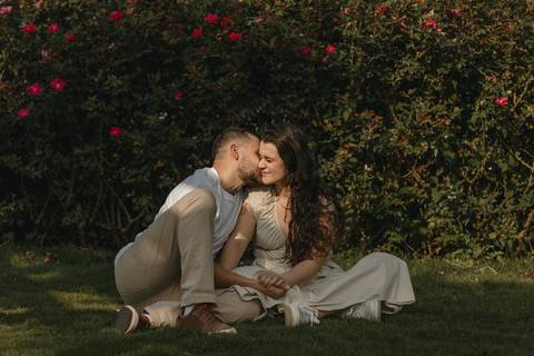 As melhores ideias e inspirações criativas de fotos de ensaio pré casamento registradas por fotógrafos profissionais de eventos da empresa Criativus Foto e Vídeo na cidade de Holambra  '