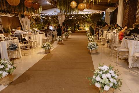 As melhores ideias e inspirações criativas de fotos de casamento registradas por fotógrafos profissionais de eventos da empresa Criativus Foto e Vídeo no Espaço Mariah em Osasco'