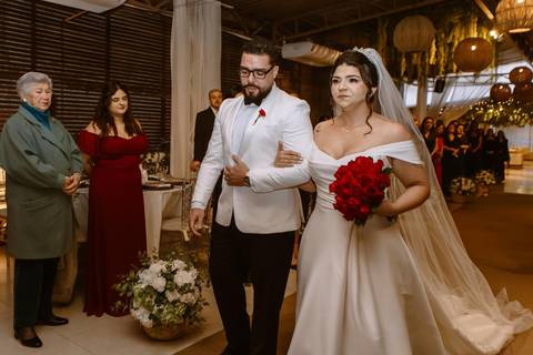 As melhores ideias e inspirações criativas de fotos de casamento registradas por fotógrafos profissionais de eventos da empresa Criativus Foto e Vídeo no Espaço Mariah em Osasco'